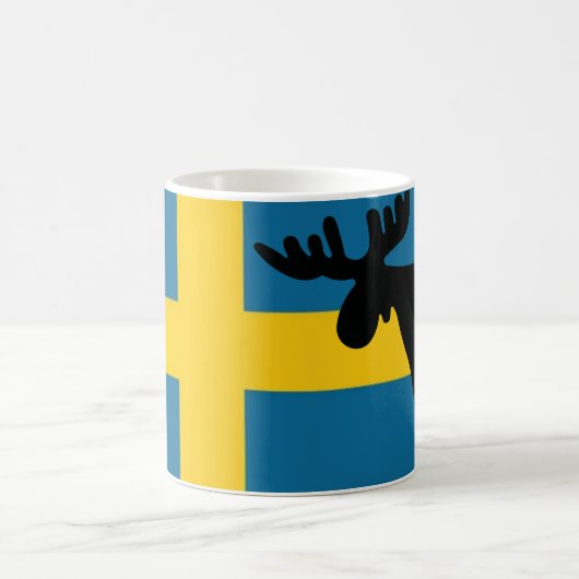 Älg / Moose med Svenska flaggan コーヒーマグカップ (中央)
