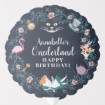 Alice in Onederland Kids 1st Birthday バルーン<br><div class="desc">Onederland Kids 1stお洒落バースデーバルーンでこのアリスとワンダーランドに飛び込む！葉の多いリース、アリスの落ち込み、そしてダークブルーの背景に白うさぎ&チェシャーキャットが登場し、小さなパーティーと同じくらい魅力的に！</div>