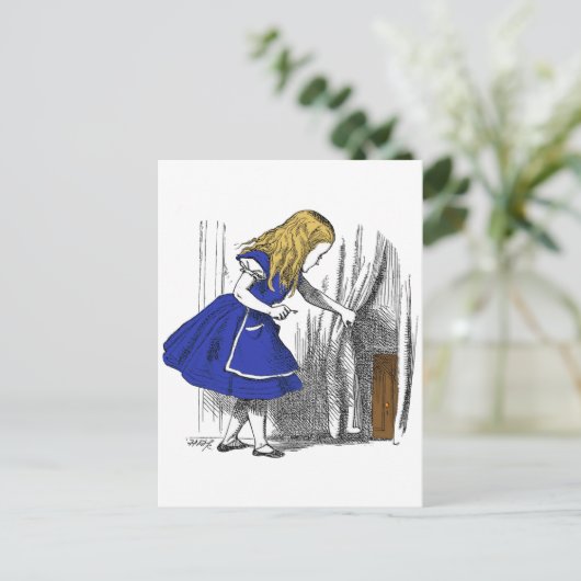 Alice in Wonderland – 小さなドア ポストカード (スタンド正面)