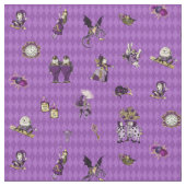 Alice in Wonderland on Purple Harlequin ファブリック (クローズアップ)