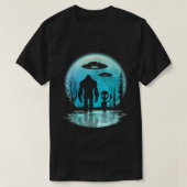 Alien And Bigfoot Moon Tシャツ (デザイン正面)