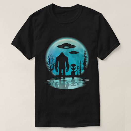Alien And Bigfoot Moon  Tシャツ (デザイン正面)