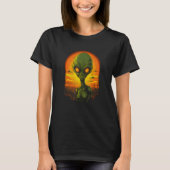 Alien Creature Extraterrestrial by Haunted Horror  Tシャツ (正面)