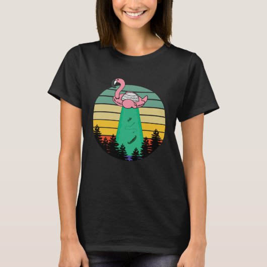 Alien Flamingo Abduction  Fun Flamingo UFO Flying  Tシャツ (正面)