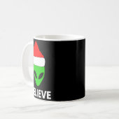 Alien Green Face Christmas Santa Hat Believe コーヒーマグカップ (正面左)