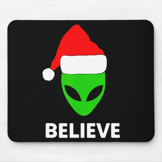 Alien Green Face Christmas Santa Hat Believe  マウスパッド (正面)