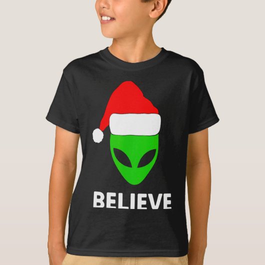 Alien Green Face Christmas Santa Hat Believe  Tシャツ (正面)
