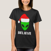 Alien Green Face Christmas Santa Hat Believe  Tシャツ (正面)
