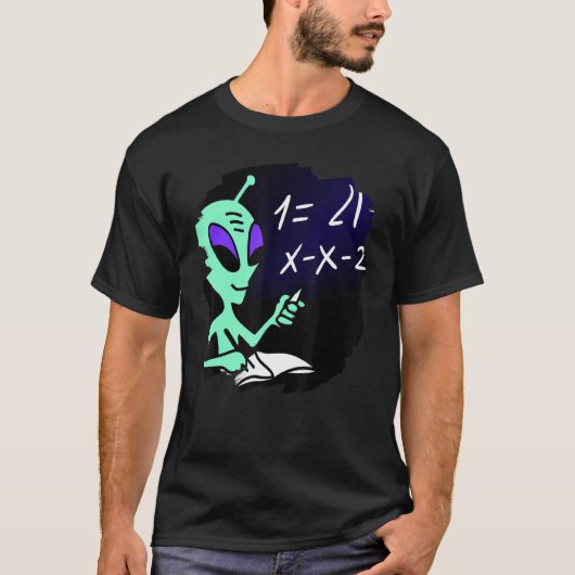 Alien Studying Solving Math Science Physics Equati Tシャツ (正面)