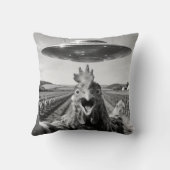 Alien UFO Chicken Art Abduction SciFi Humor クッション (裏面)