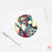 Alien wearing a Japanese kimono　シール ラウンドシール (封筒)
