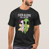 Aliens Fall In Love Girlfriend Boyfriend Tシャツ (正面)