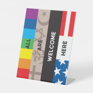 「All Are Welcome Here」 8x10プラスチック看板 台座サイン