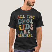 All Cool Kids Are Reading Book Nerd Reading Groovy Tシャツ (正面)