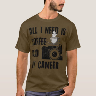 All I Need is Coffee and My Camera (18)  Tシャツ