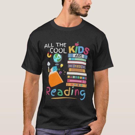 All Kids Are Reading Retro Read Book  Boys Girls Tシャツ (正面)