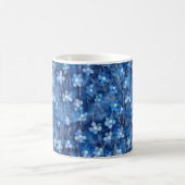 All Over Shades of Blue Floral Pattern コーヒーマグカップ (中央)