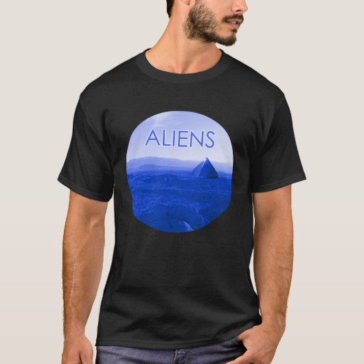 All Pyramids Are Alien Pyramids Tシャツ (正面)