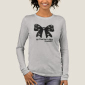 All Tied Up In Style – Chic Minimalist Bow T-Shirt トライブレンドＴシャツ (正面)