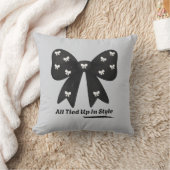 All Tied Up In Style Throw Pillow クッション (ブランケット)