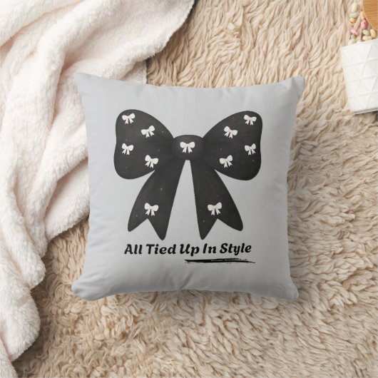 All Tied Up In Style Throw Pillow クッション (ブランケット)