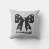 All Tied Up In Style Throw Pillow クッション (正面)