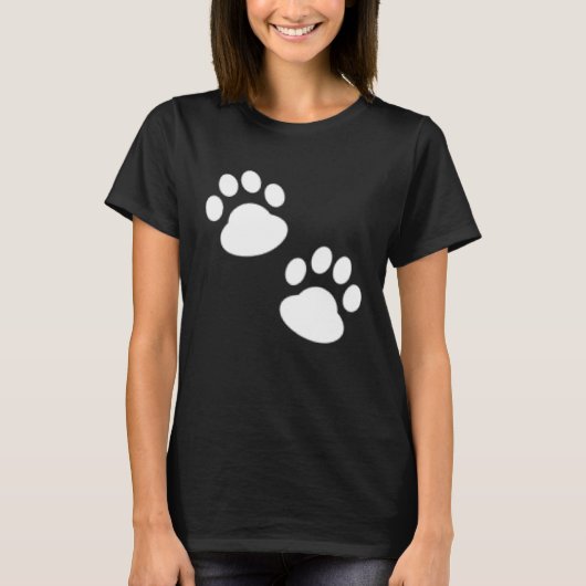 All you need is a dog and a lake with paw prints tシャツ (正面)