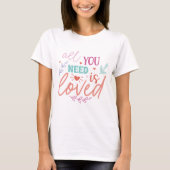 All You Need is Loved – Cute Feminine Typography  Tシャツ (正面)