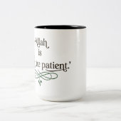 Allah Is With the Patient Minimal Islamic Mug ツートーンマグカップ (中央)