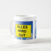 Alles wird Gut Schild mit Himmelhintergrund コーヒーマグカップ (正面左)