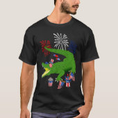 Alligator Holding American Flag Sunglasses Happy 4 Tシャツ (正面)