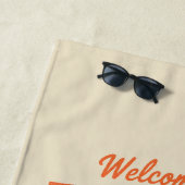 Alligator Surfing Beach Pin-up Retro Coastal Gator ビーチタオル (インサイチュ)