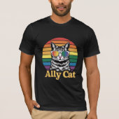 Ally Cat LGBT Rainbow Flag LGBTQ Gift Tシャツ (正面)
