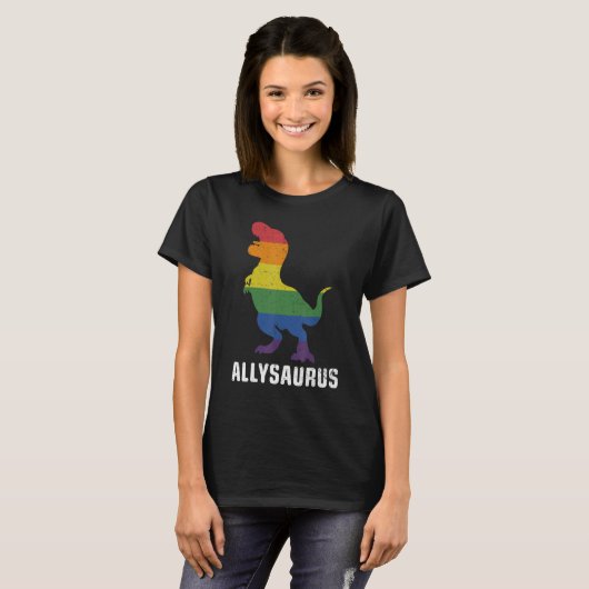 Allysaurus Dinosaur In Rainbow Flag For Ally LGBT  Tシャツ (正面フル)