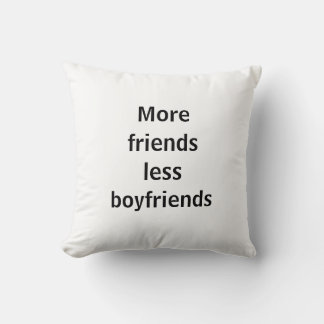Almohada more friends less boyfriends クッション