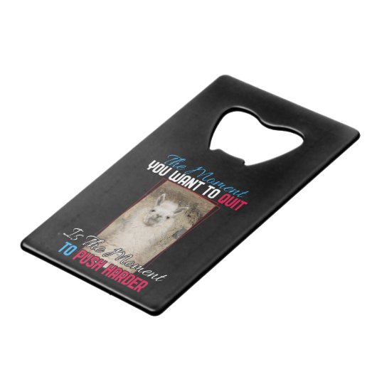 Alpaca Llama – より強くプッシュ勇気付けられる クレジットカード栓抜き (正面アングル)