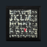 Alphabet'絵画s by Norman Wyatt ギフトボックス<br><div class="desc">ビジもしオ受験が大好きなの絵画で君のためだ！英語のアルファベットの文字は、ノーマン・ワイアットによるこの文字の中でほとんど隠し絵画て、お互いに押し付けられている。Yという文字はピンク感謝してい色に際立っている。</div>