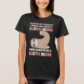 Always be yourself unless you can be a Sloth Mom t Tシャツ (正面)