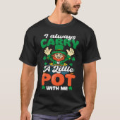 Always Carry Little Pot  St Patricks Day Tシャツ (正面)