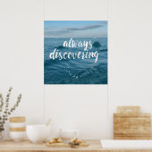 Always Discovering – インク引用文タイポグラフィポスター ポスター (キッチン)