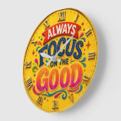 Always Focus on the Good Motivational Home Decor ラージ壁時計 (傾斜)