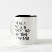 AMで起き上がる恋とトランプが大統領 ツートーンマグカップ (正面左)