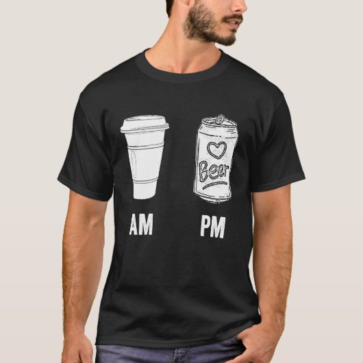 AM Coffee PM Beer  Humor Morning Caffeine Alcohol  Tシャツ (正面)