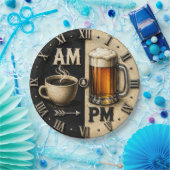 AM PM Beer Funny Coffee Man Cave Pub Decor ペーパープレート (パーティー)