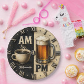 AM PM Beer Funny Coffee Man Cave Pub Decor ペーパープレート (パーティー)