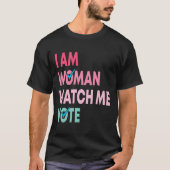 Am Woman Watch Me投票フェミニストおもしろいギフト女性 Tシャツ (正面)
