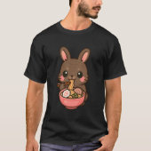 Amami Rabbit Eating Ramen Noodles Kawaii Cute Funn Tシャツ (正面)