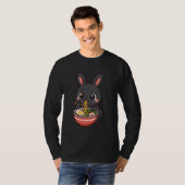Amami Rabbit Eating Ramen Noodles Kawaii Cute Funn Tシャツ (正面フル)