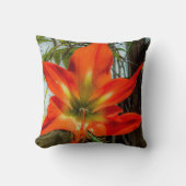Amaryllis Closeup Throw Pillow クッション (正面)