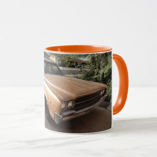 AMCのアメリカ人によっては大使1969マグが自動車に乗ります マグカップ (正面右)